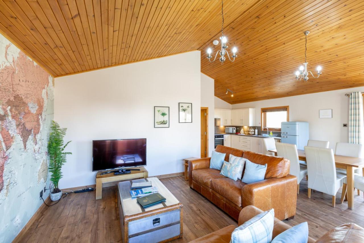 Douglas Fir Lodge With Hot Tub Near Cupar Fife Luthrie Exterior foto
